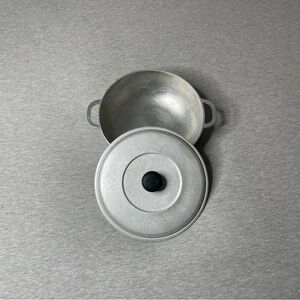 IMUSA USA 9” Traditional Colombian Natural Caldero Pot with Lid